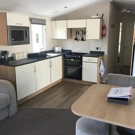 Prázdninový dům Deluxe 3 Bedroomed Caravan On Marton Mere With Ch Dg And Decking *