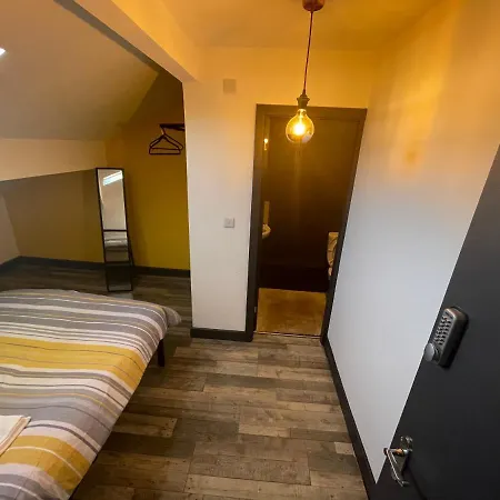 The Willow - Superb Spacious 3 Bed Room Apartment