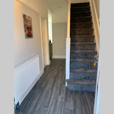 Modern Fully Refurbished 3 Bedroom