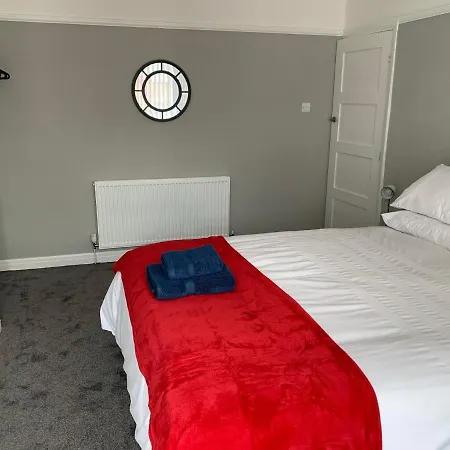 Modern Fully Refurbished 3 Bedroom Holiday home Blackpool