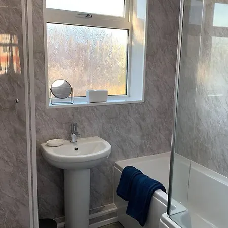 Modern Fully Refurbished 3 Bedroom