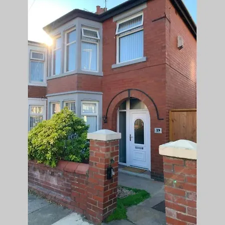 Modern Fully Refurbished 3 Bedroom * Blackpool