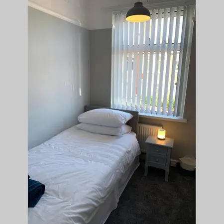 Modern Fully Refurbished 3 Bedroom Holiday home