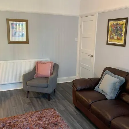 Modern Fully Refurbished 3 Bedroom Holiday home *