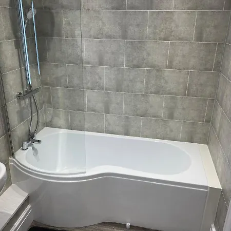 Апартаменты Edward Place Luxury Hot Tub Блэкпул