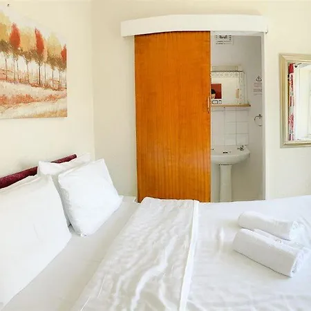 Bed & Breakfast The Chimes On The Sea Blackpool