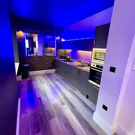 Breeze - Luxury Group - Sleeps 19 *