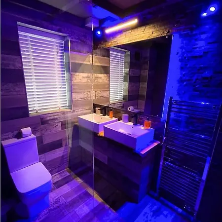 Breeze - Luxury Group - Sleeps 19 * Blackpool
