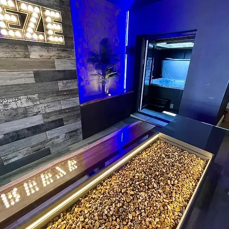 Breeze - Luxury Group - Sleeps 19 Blackpool