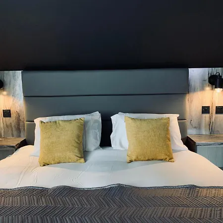 Breeze - Luxury Group - Sleeps 19 Holiday home
