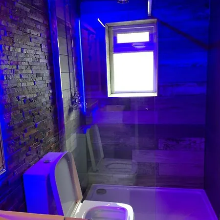 Breeze - Luxury Group - Sleeps 19 Holiday home Blackpool