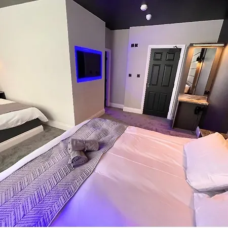 Breeze - Luxury Group - Sleeps 19 Holiday home