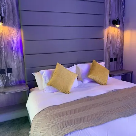 Holiday home Breeze - Luxury Group - Sleeps 19 *