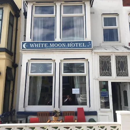Bed and breakfast White Moon Blackpool