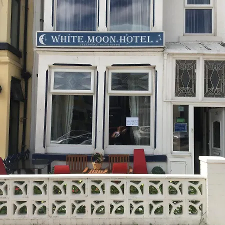 Bed and breakfast White Moon Blackpool