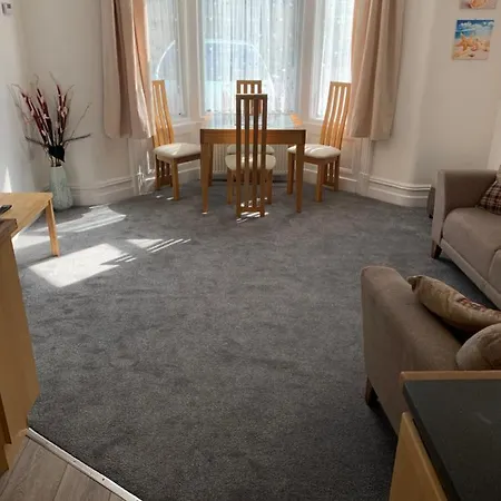 Delamere Ground Floor Flat Apartment *