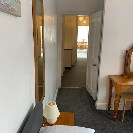 Delamere Ground Floor Flat Apartment *