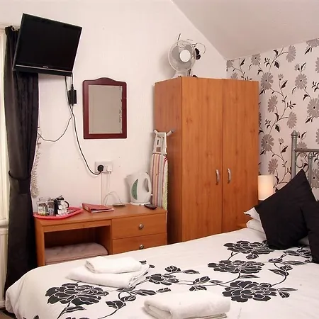 The Shepperton 3* Blackpool