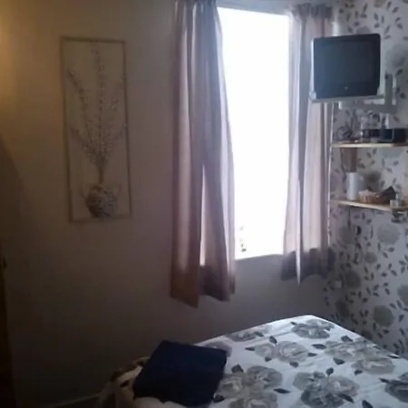 Miramar Bed & Breakfast 4*