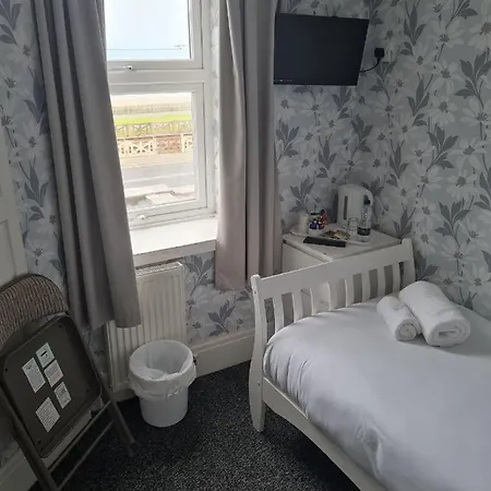 Queens Plaza Bed & Breakfast Blackpool