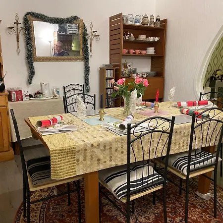 Holiday home Renovated 4-bed - Sleeps 9 - Garden - Parking Blackpool