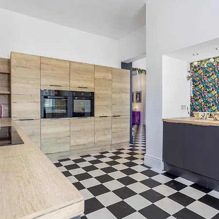 Empress Hall By Charles Alexander Short - Sleeps 20