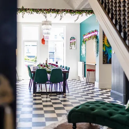 Empress Hall By Charles Alexander Short - Sleeps 20 *
