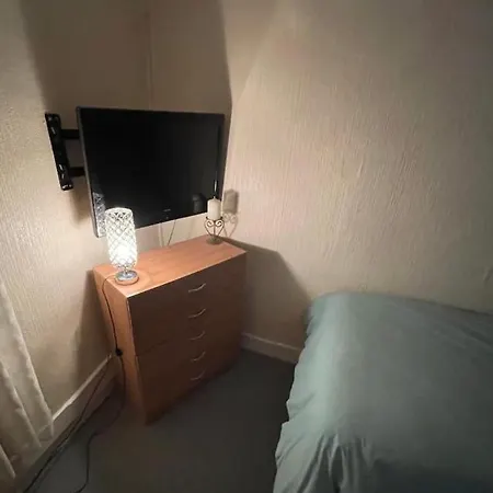 Kirkstead Guesthouse, Pet Friendly Available, Everyone Welcome * Blackpool