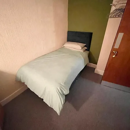 Kirkstead Guesthouse, Pet Friendly Available, Everyone Welcome * Blackpool
