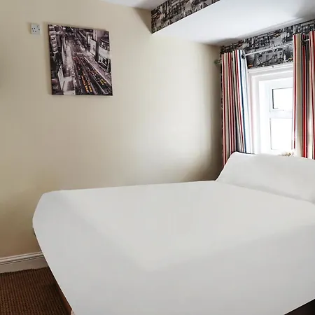 Отель The Shores Hotel,