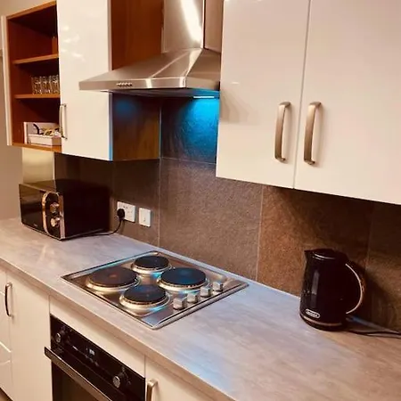 Luxury 3 Bed Sleeps 6-8 Апартаменты Блэкпул