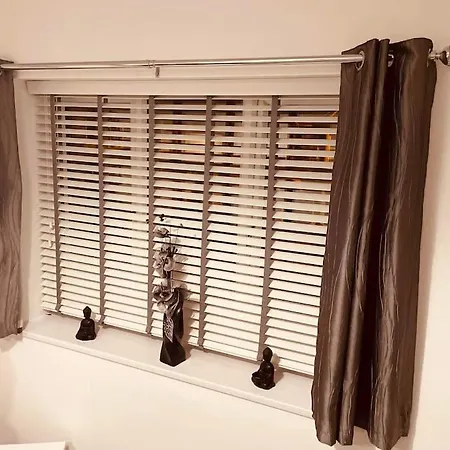 Апартаменты Luxury 3 Bed Sleeps 6-8 *