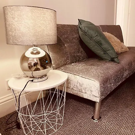 Luxury 3 Bed Sleeps 6-8 Апартаменты
