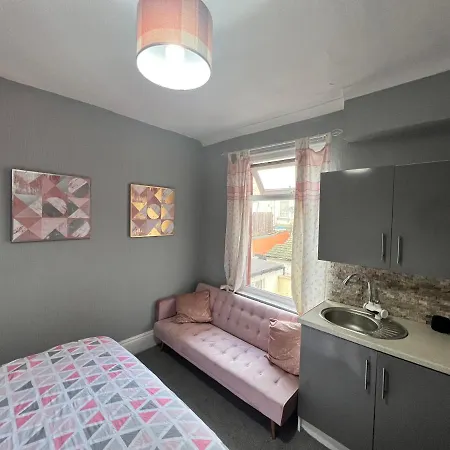 Kirkstead Guesthouse, Pet Friendly Available, Everyone Welcome * Blackpool