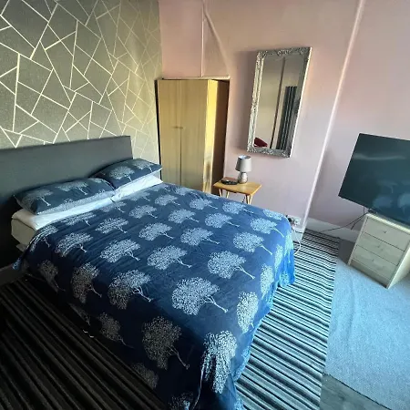 Guest house Kirkstead Guesthouse, Pet Friendly Available, Everyone Welcome Blackpool