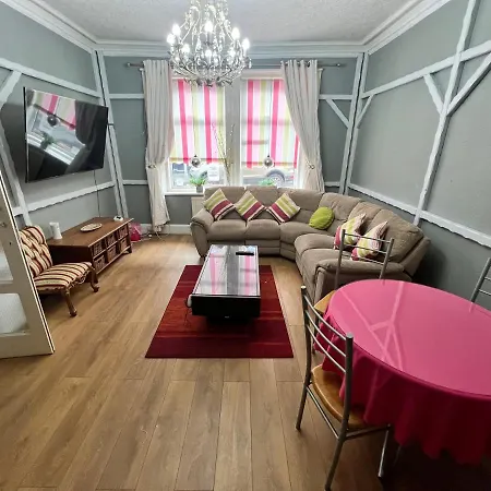 Kirkstead Guesthouse, Pet Friendly Available, Everyone Welcome Blackpool