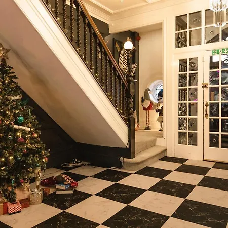 Empress Hall By Charles Alexander Short - Sleeps 20