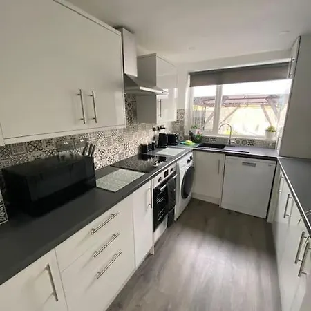 Holiday home New 3 Bedroom Family With Outdoor Living
