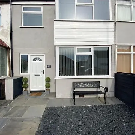 New 3 Bedroom Family With Outdoor Living Holiday home Blackpool