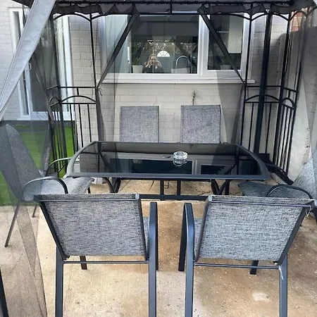Holiday home New 3 Bedroom Family With Outdoor Living *