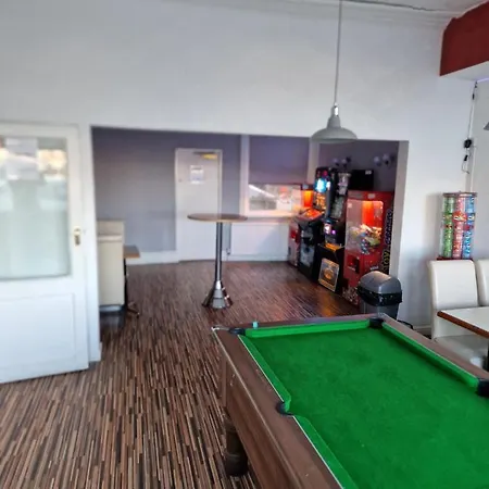 Myroomz Hollingdales 2*