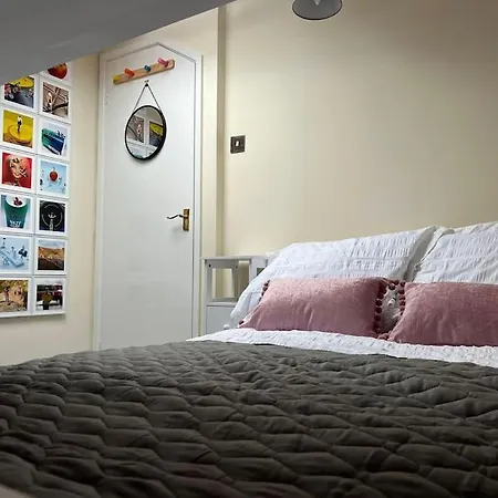Hidden Gem W/ Parking Short Walk To Pleasure Apartment