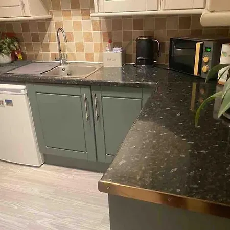 Apartment Hidden Gem W/ Parking Short Walk To Pleasure *