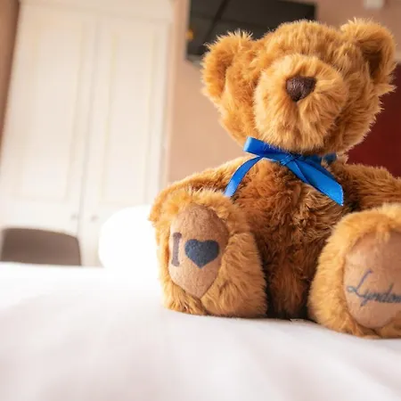 Lyndene Hotel 3*