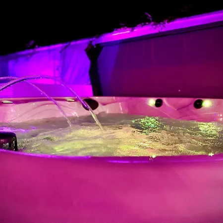 Family Modern 3 Bed Hot Tub House In Holiday home Blackpool