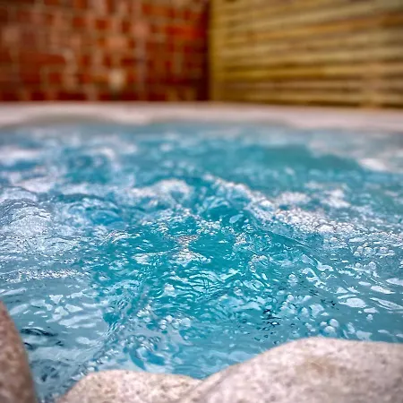 Family Modern 3 Bed Hot Tub House In * Blackpool