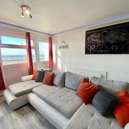 Kennedy House By Service Apartment