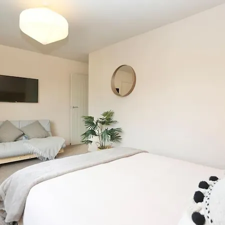 Xxbrand Newxx Sleeps 8, Stylish Japandi House