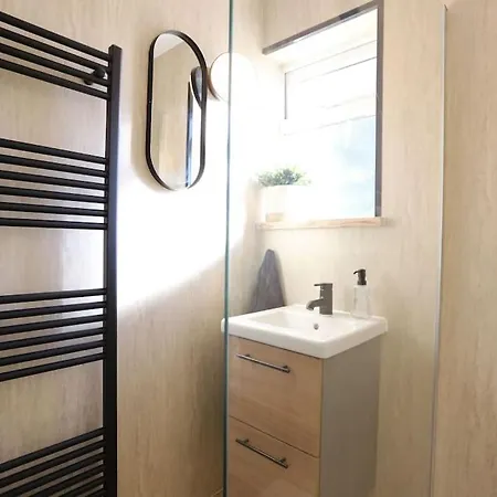 Holiday home Xxbrand Newxx Sleeps 8, Stylish Japandi House *