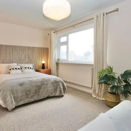 Xxbrand Newxx Sleeps 8, Stylish Japandi House Holiday home Blackpool